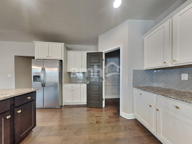 Foto del edificio - 1079 Victoria Walk Ln
