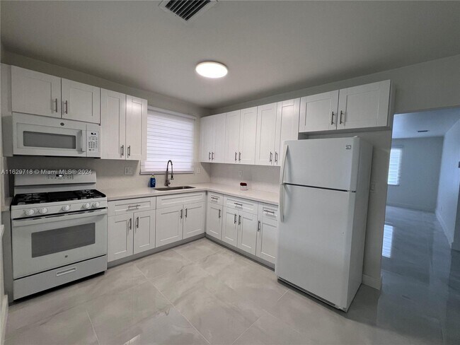 Foto del edificio - 5767 SW 9th Terrace