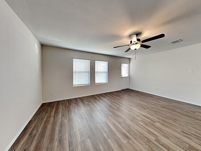 Building Photo - 1108 Skyline Dr