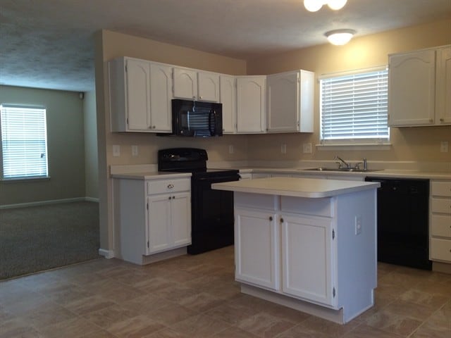 Building Photo - 717 Breakers Ln