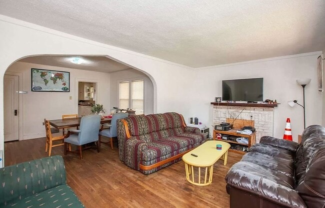 Building Photo - 3D Tour Available - 2 Kitchens + Off-Stree...