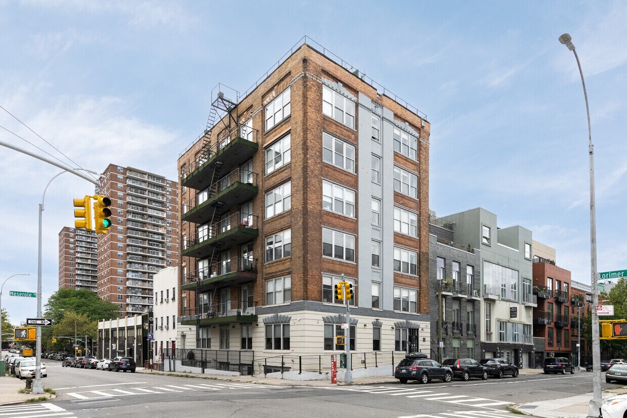 Primary Photo - 48 Meserole St