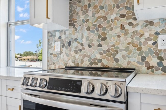 Foto del edificio - 8622 Inwood Dr
