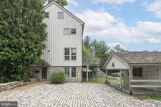 Building Photo - 6054 Honey Hollow Rd