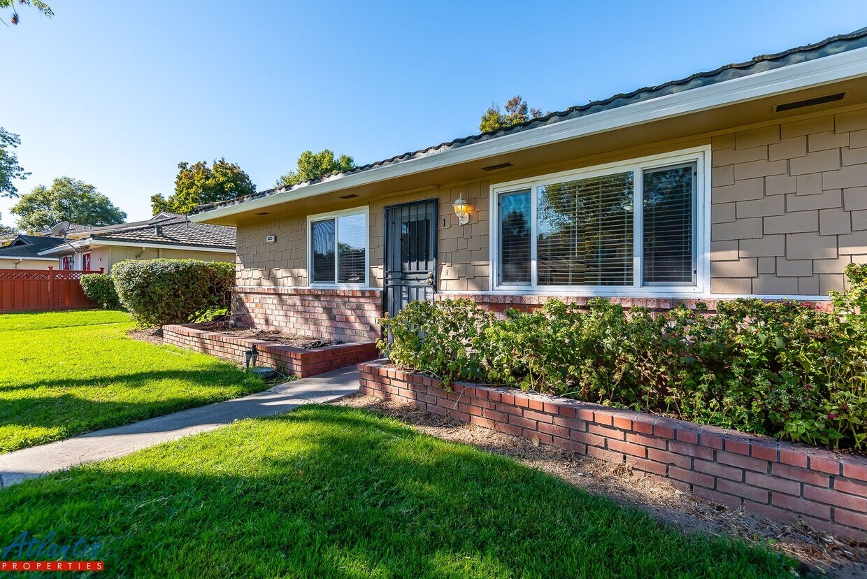 Primary Photo - Remodeled Condo | LVP Flooring | Central A/C
