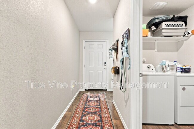 Foto del edificio - 3107 Lindenwood Wy
