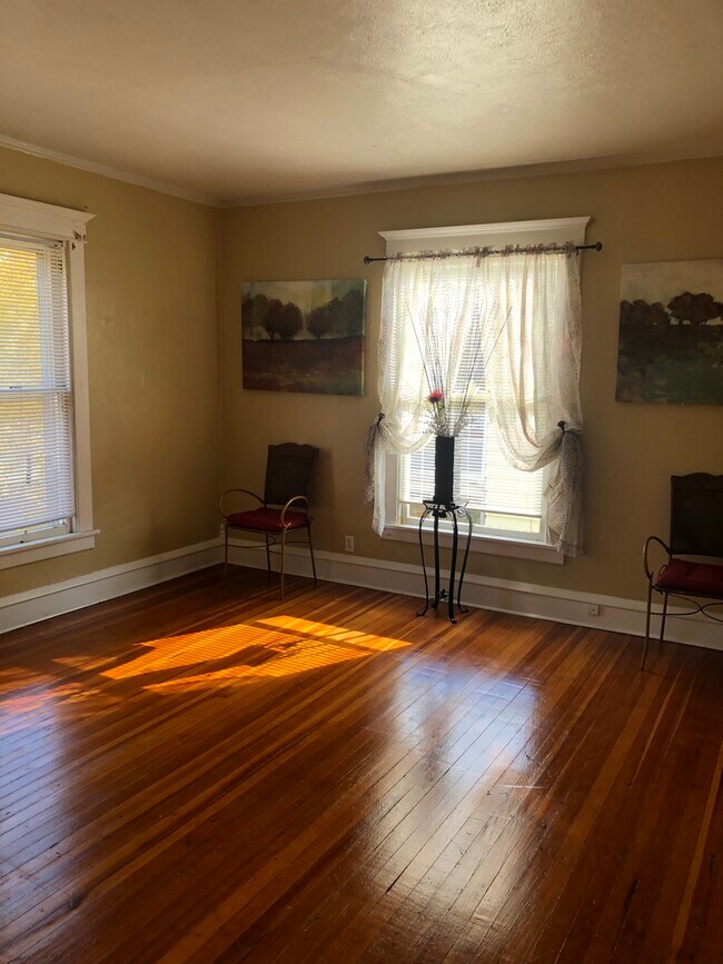 Large living room - 1643 N Main St
