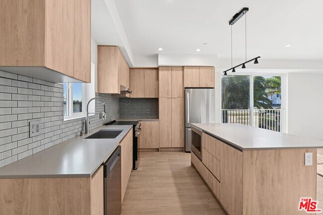 Foto del edificio - 2521 S Orange Dr