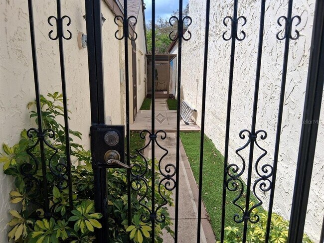 Foto del edificio - 12213 Saddle Strap Row