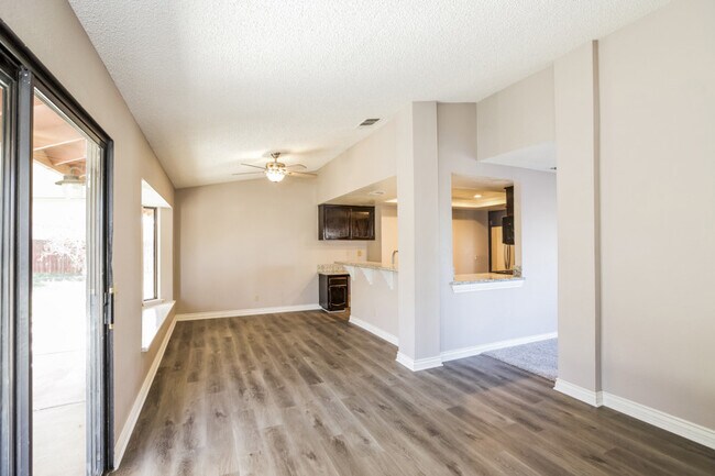 Building Photo - 13647 Elm Street