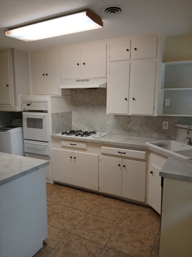 Building Photo - 401 La Salle Dr