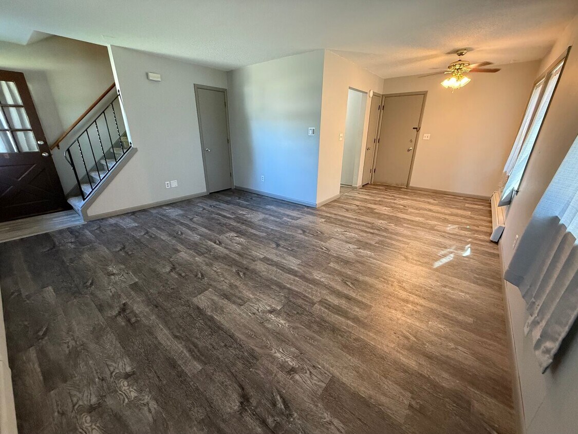 Foto principal - 3411-3427 Elm Dr