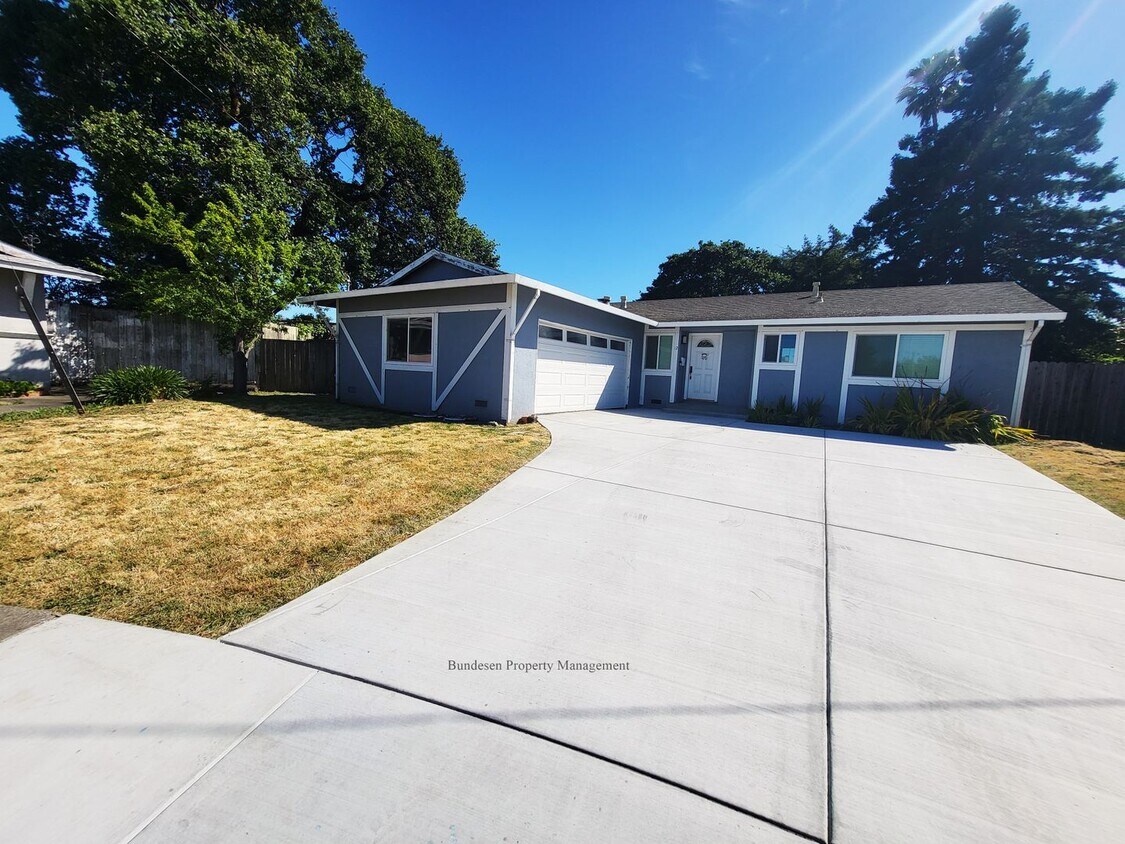 12 Pidgeon Ct, Petaluma, CA 94952 House Rental in Petaluma, CA