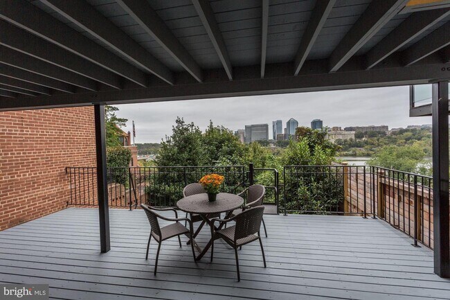 Foto del edificio - 3604 Prospect St NW