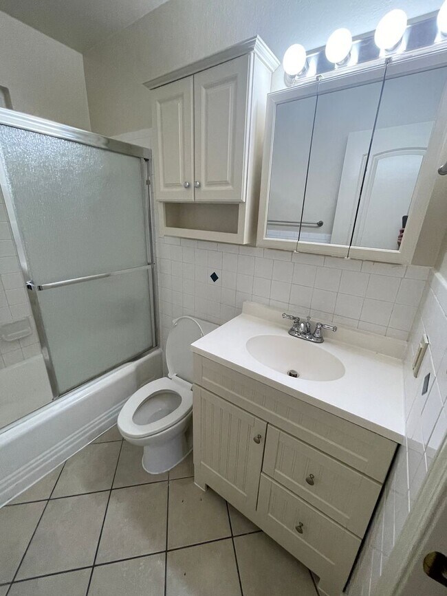 Foto del edificio - Super Clean & Nicely Renovated 2BR/1Bath in San Clemente - Walk to the Beach!