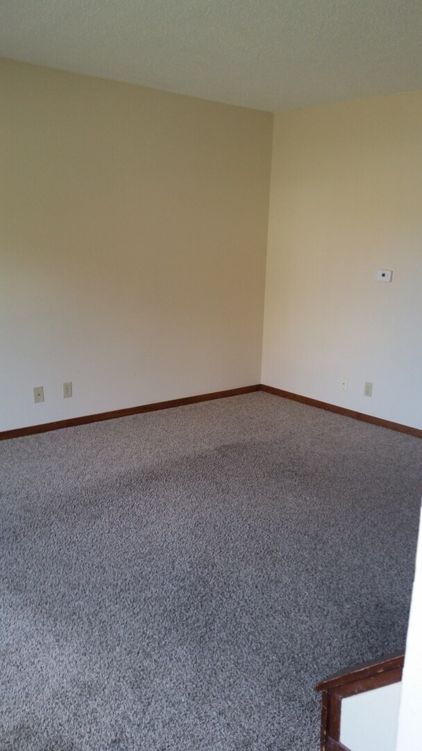 Foto del edificio - 2 Bedroom, 1.5 Bath Townhouse in Clinton, IA