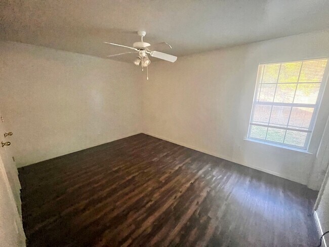 Foto del edificio - NEW IN MANAGEMENT- AVAILABLE NOW! ACCEPTING SECTION 8