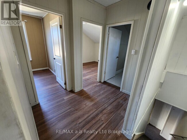 Building Photo - 151 Albert St