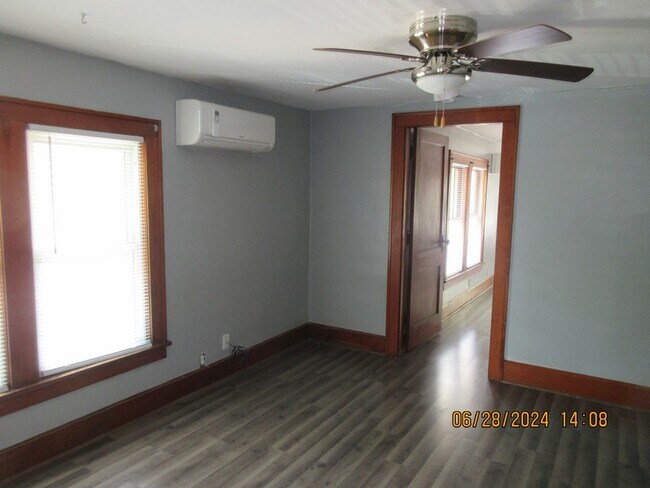 Foto del edificio - 919 W 8th St