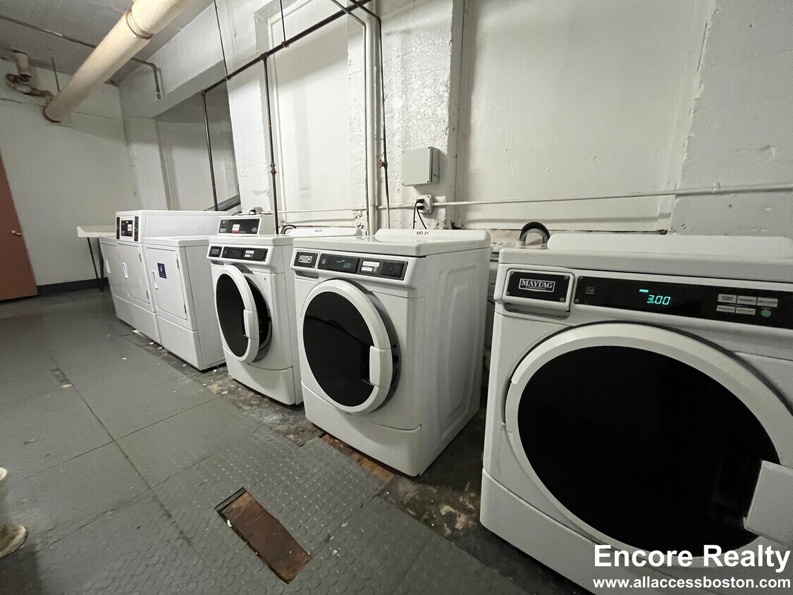 Foto del edificio - 1144 Commonwealth Ave