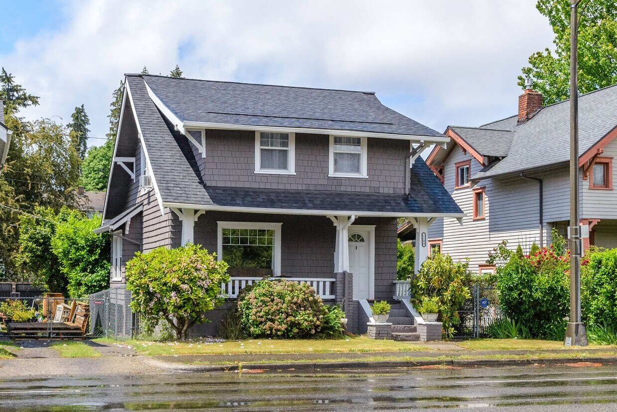 Primary Photo - Beautiful 3 Bedroom Home in Tacoma!