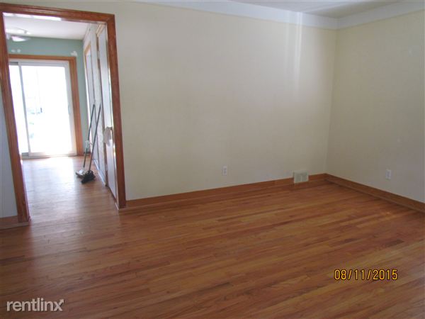 Foto del edificio - 28678 Couzens Ave