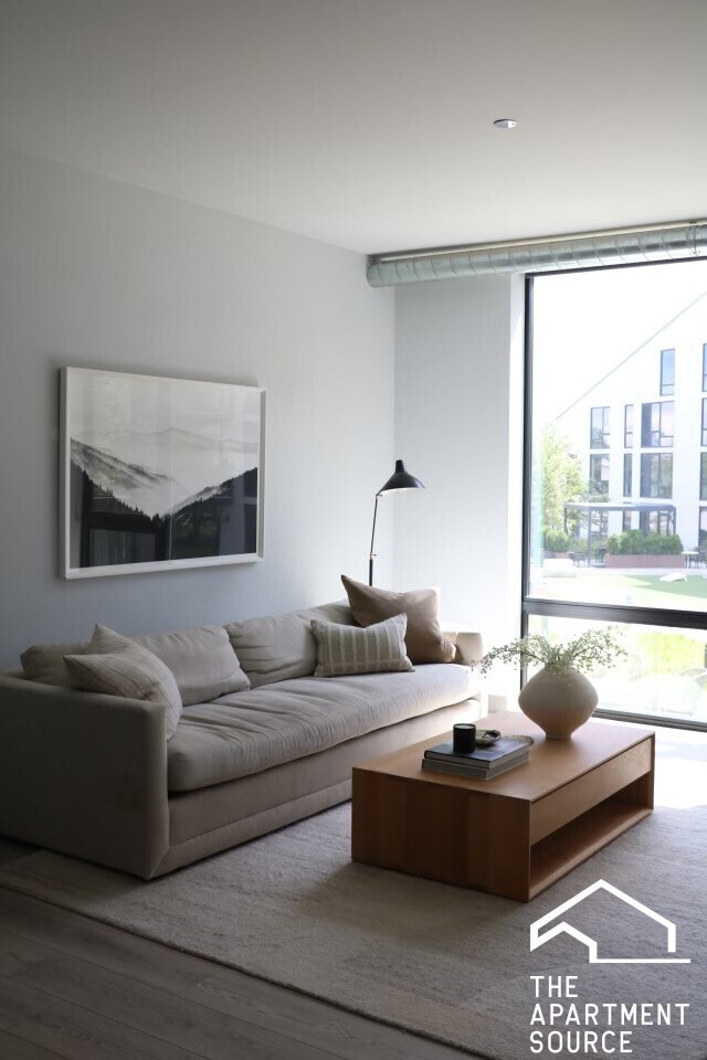 Building Photo - 2155 N Elston Ave