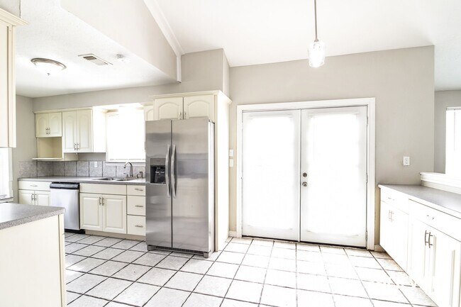 Building Photo - 12814 Stillington Dr, Houston, TX 77015
