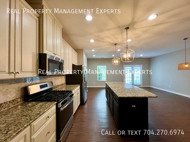 Foto del edificio - 6564 Hasley Woods Dr