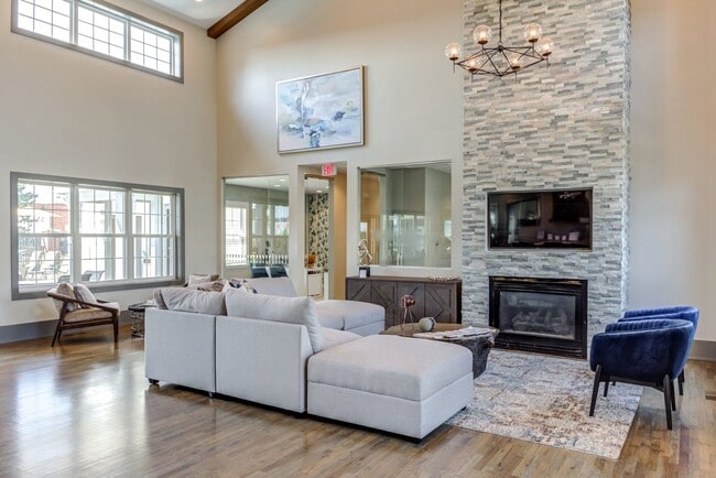 Building Photo - 402 Mozart Ct