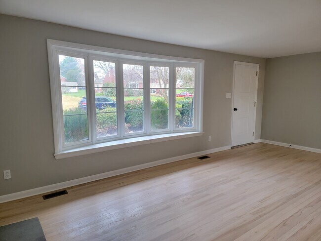 Building Photo - 2307 Mayfair Dr