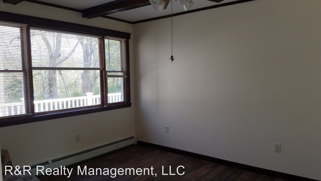 Building Photo - 2 br, 1 bath House - 4 SW Main Street