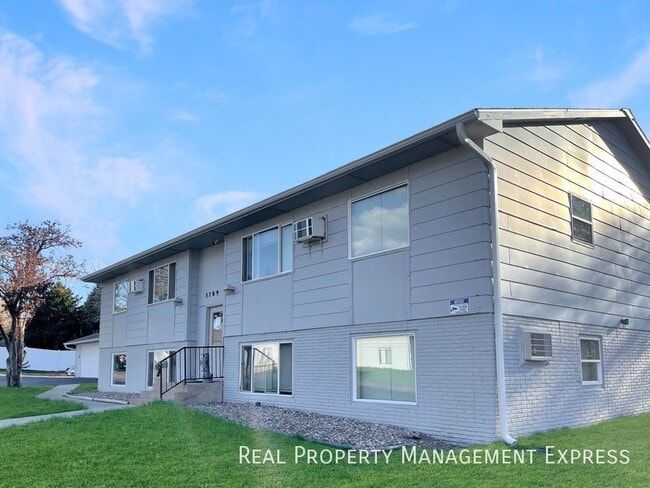 Foto del edificio - 2 Bed 1 Bath Apartment