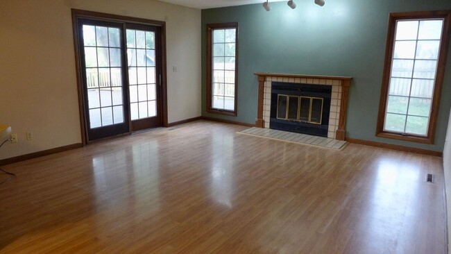 Foto del edificio - 1175 Lindale Dr