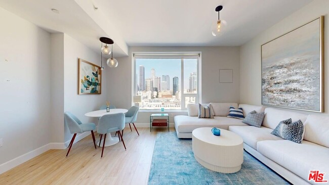 Foto del edificio - 1050 S Grand Ave