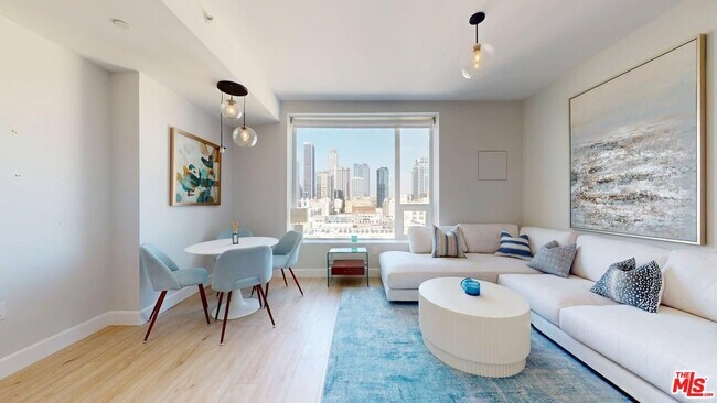 Foto del edificio - 1050 S Grand Ave