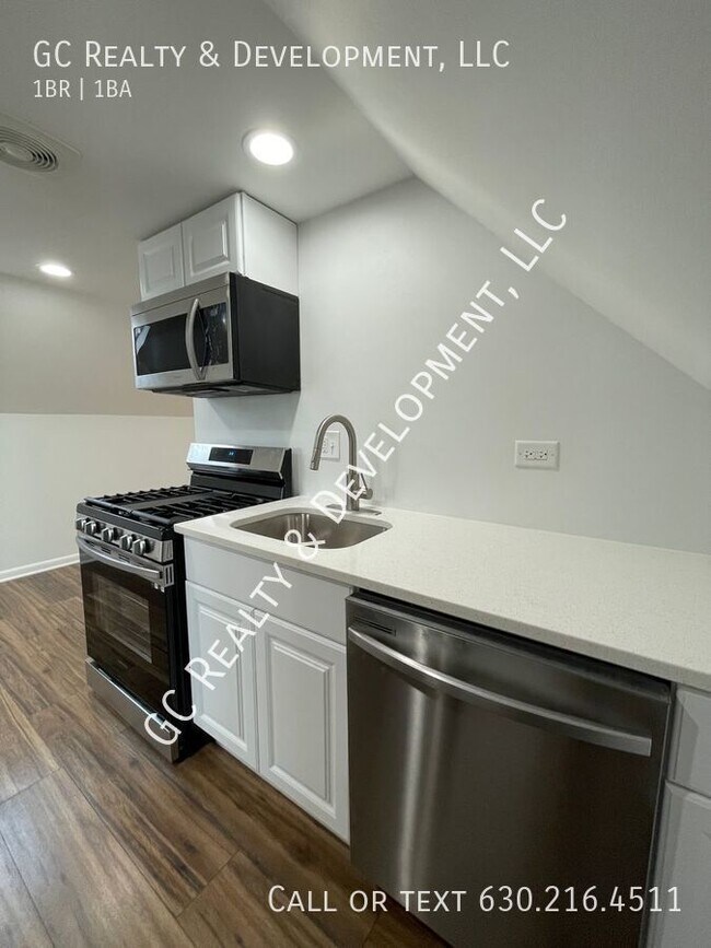 Building Photo - *** STUNNING 1 BDRM / 1 BTH / QUARTZ / STA...