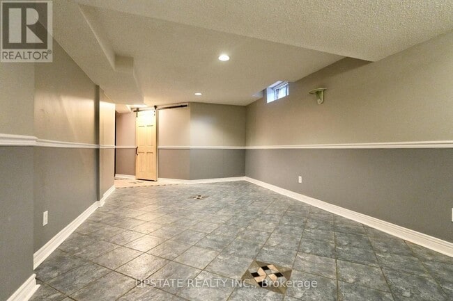 Building Photo - 1627 Logandale Dr