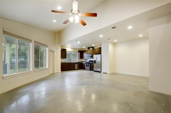 Building Photo - 3305 Thomas Kincheon St