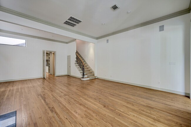 Foto del edificio - 6303 Pickens St