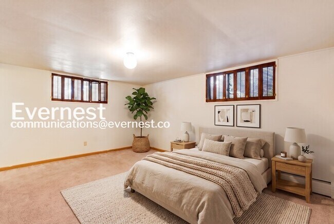 Building Photo - 4 Bed, 3 Bath Home with Fenced Yard & Garage / Available Soon!