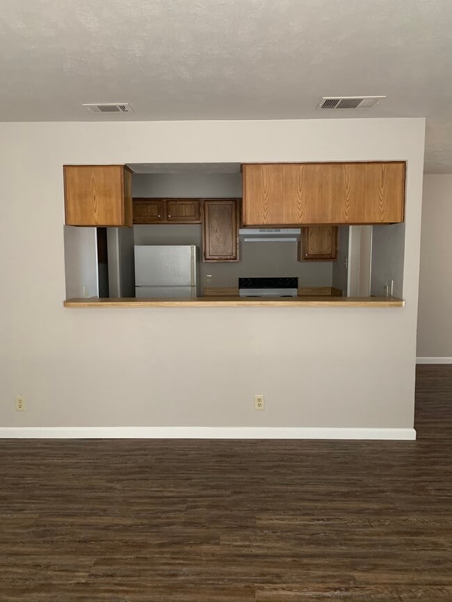 Building Photo - 3319 Gardenview Cir