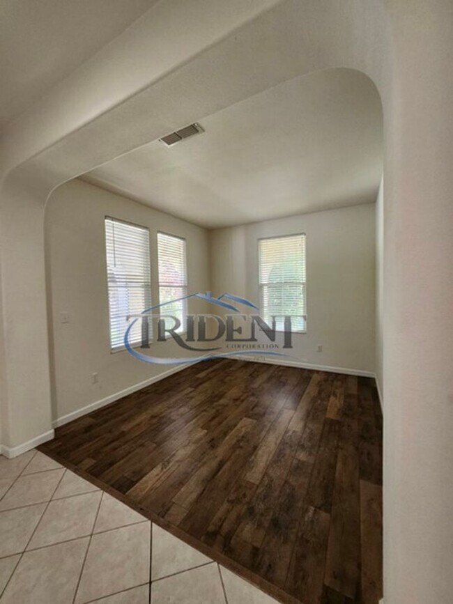 Building Photo - 1038 Zanes Dr