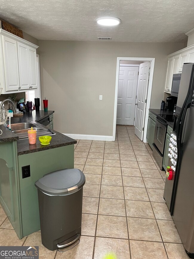 Building Photo - 453 Saddlebrook Trail