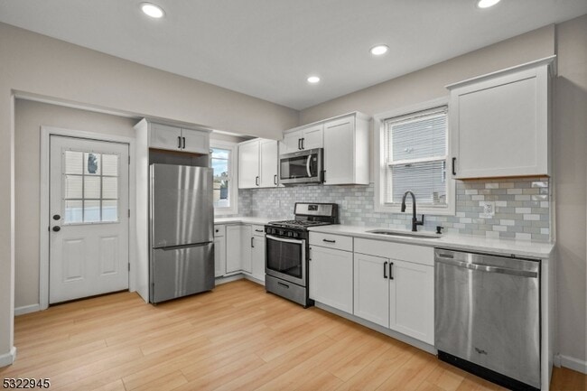 Building Photo - 312 Park St