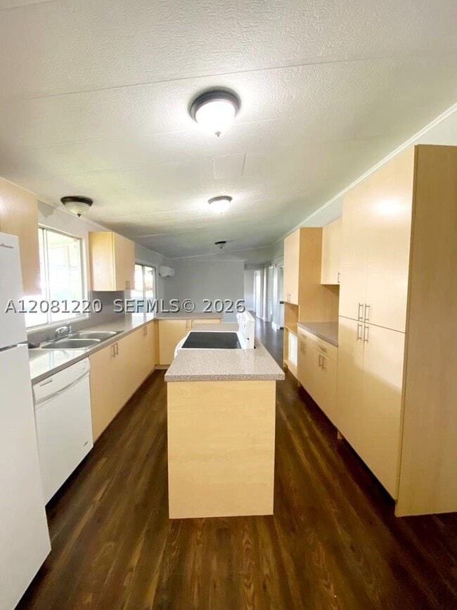 Building Photo - 710 NW 219th Ave