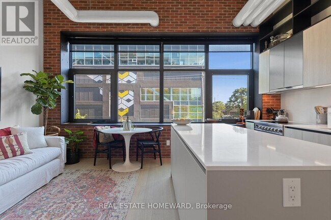 Photo du bâtiment - 150 Logan Ave