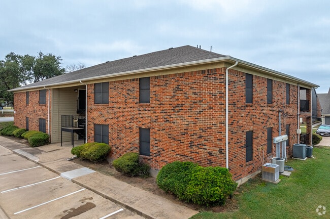 Building Photo - Crestwood Apartments