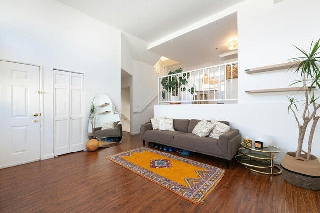 Photo - 1001 Figueroa Terrace Townhome