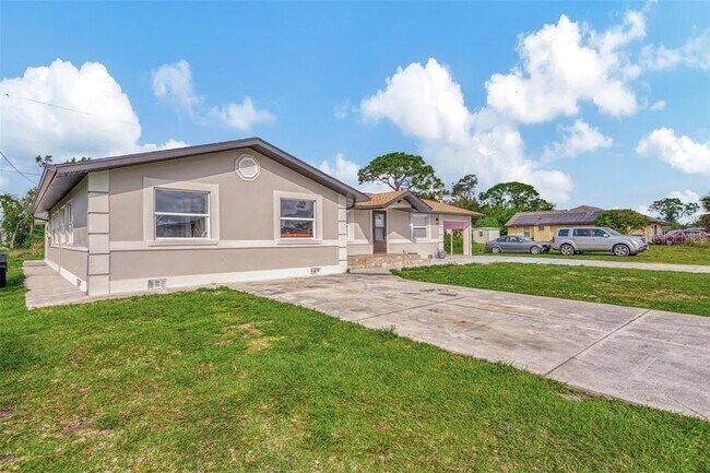 Building Photo - 304 San Carlos Ave
